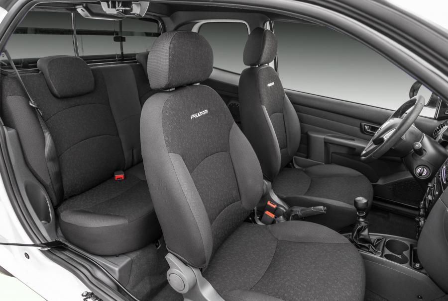 Интерьер Fiat Strada Freedom CD (278) 2018 года  (фото 4 из 13)
